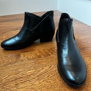 JACK ROGERS Sadie Ankle Boots Black Leather Minimalist Pull On Staple Capsule 8